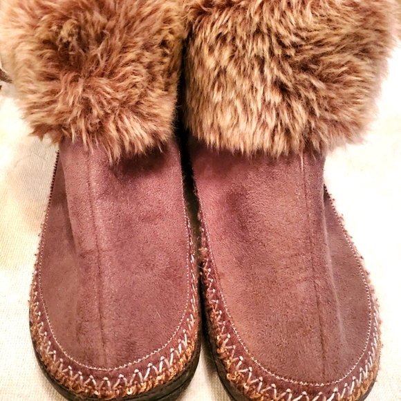 Isotoner Womens Slippers